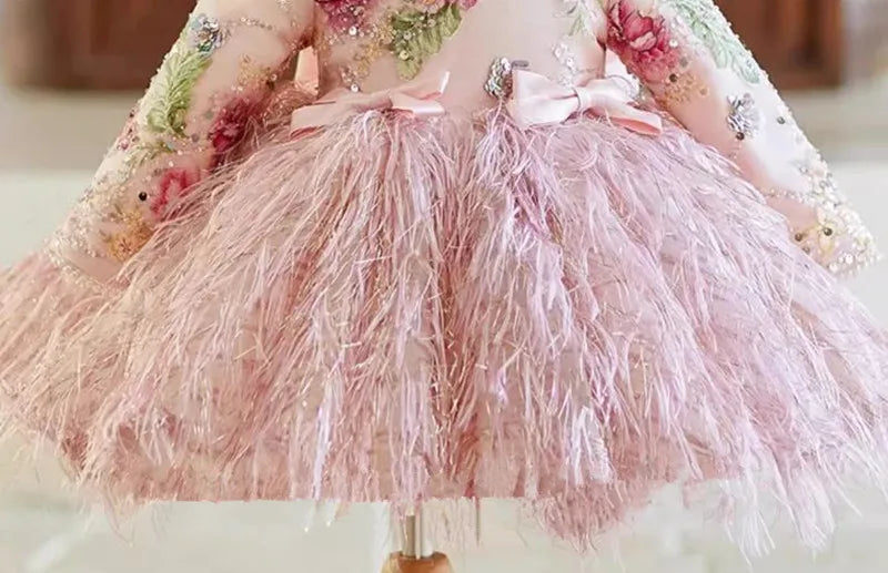 デラックス ピンクフェザー&フローラル刺繍ドレス